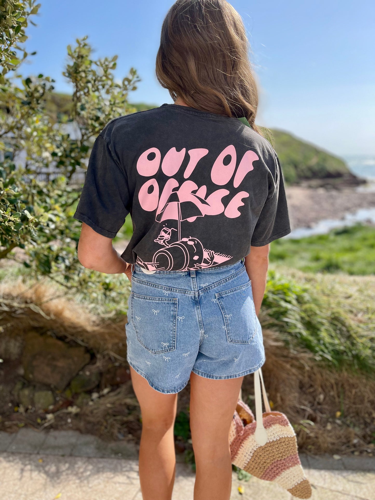 Out of office black wash Tshirt