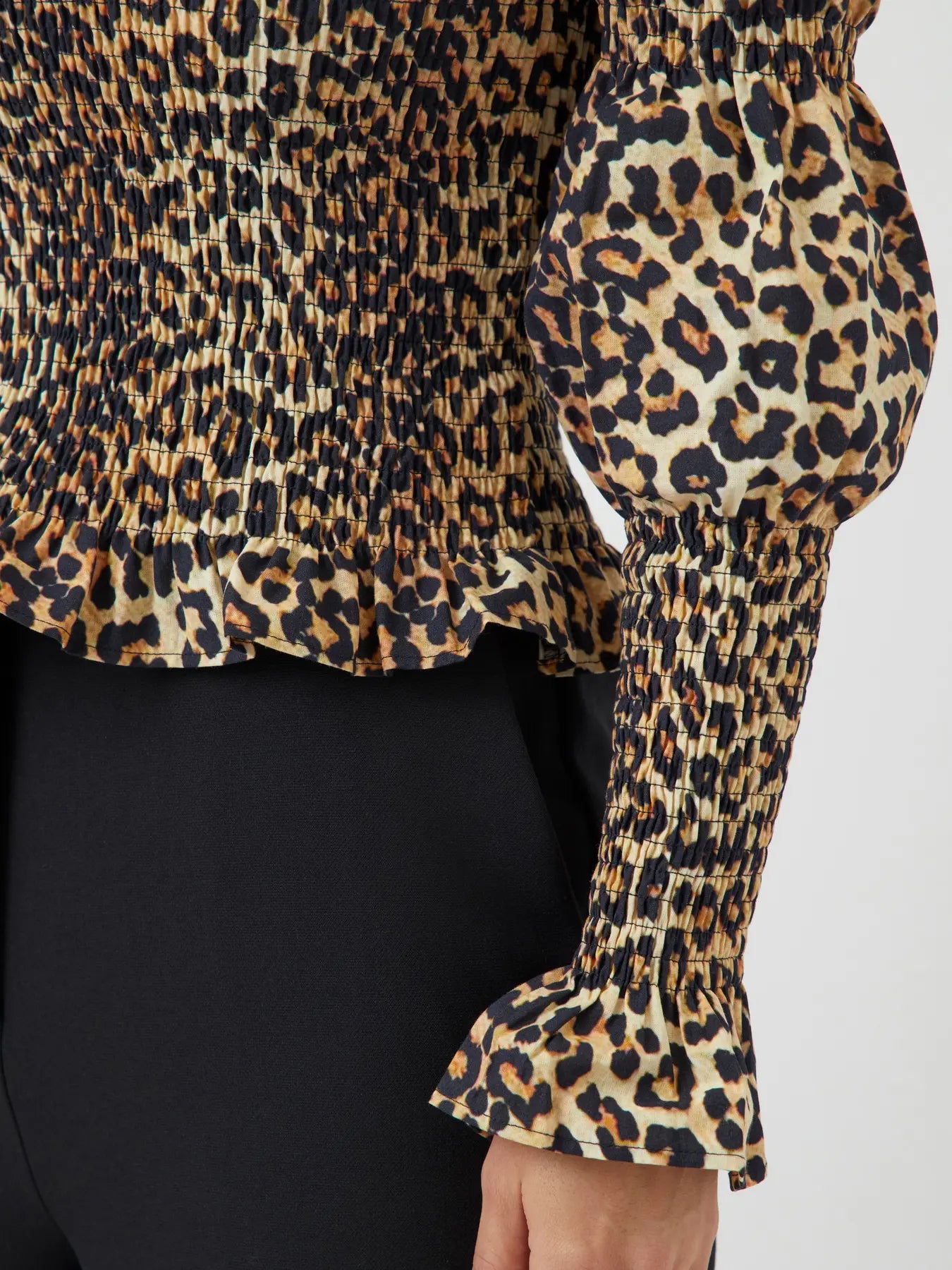 YASCHEMMA LEOPARD SMOCK TOP