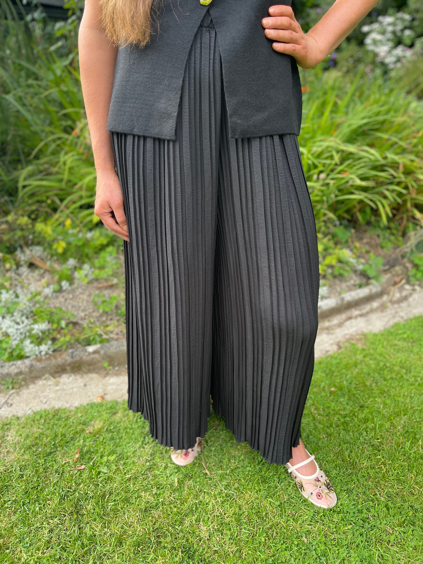 Black pleated palazzo pants