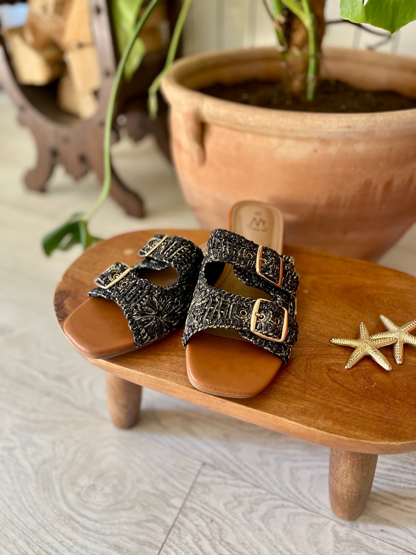 Black speckled flat sandals with buckles