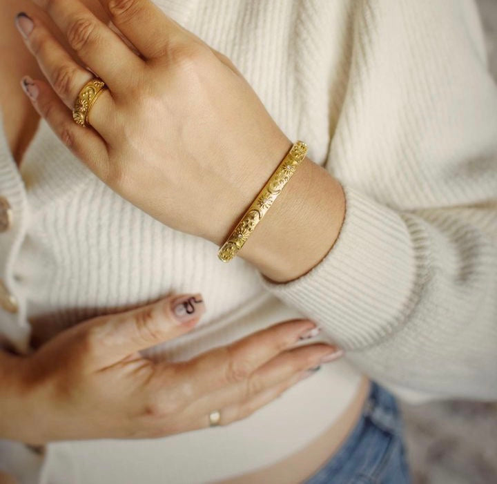 Luna 18K Gold Bangle