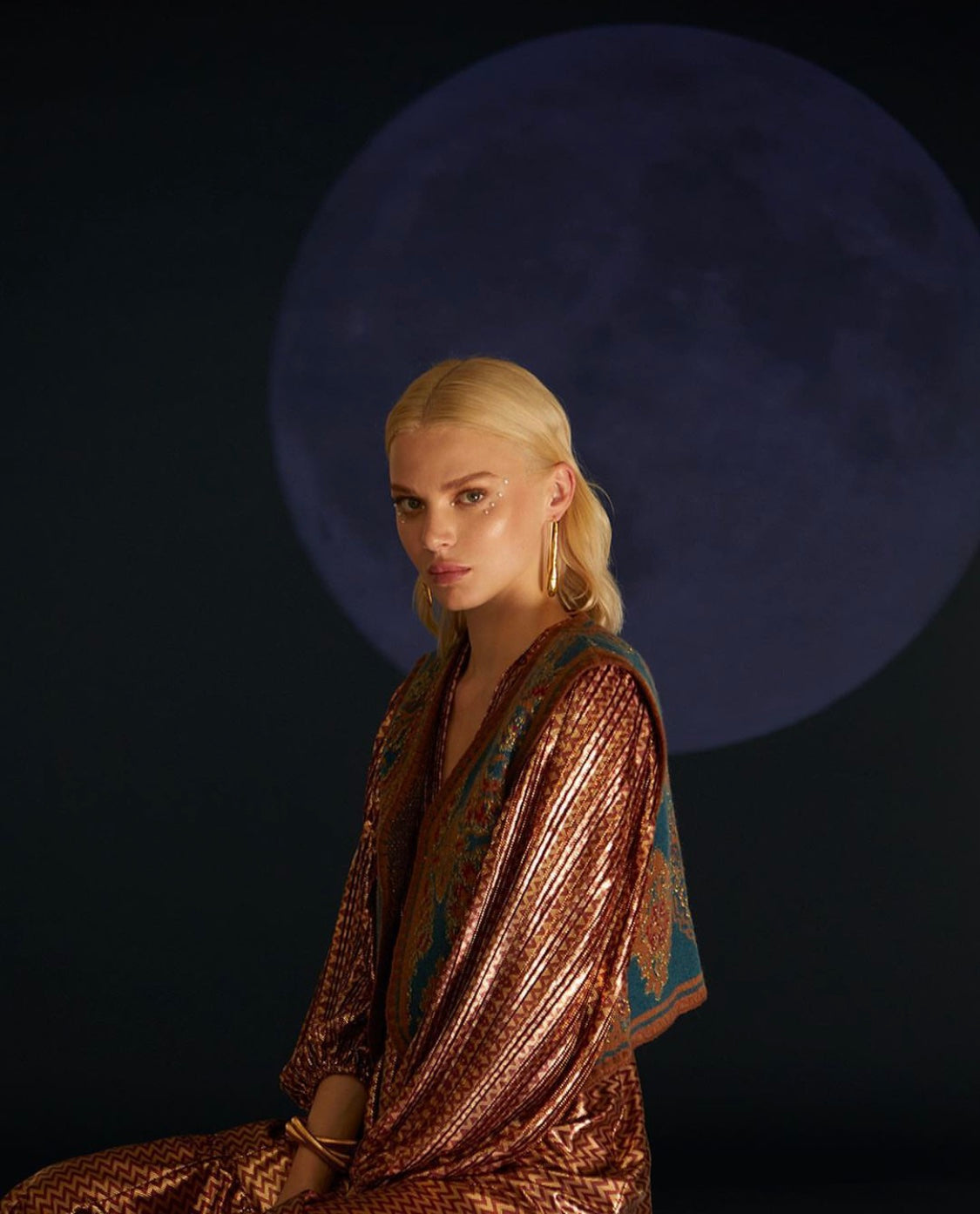 Balloon sleeve shimmering midi dress