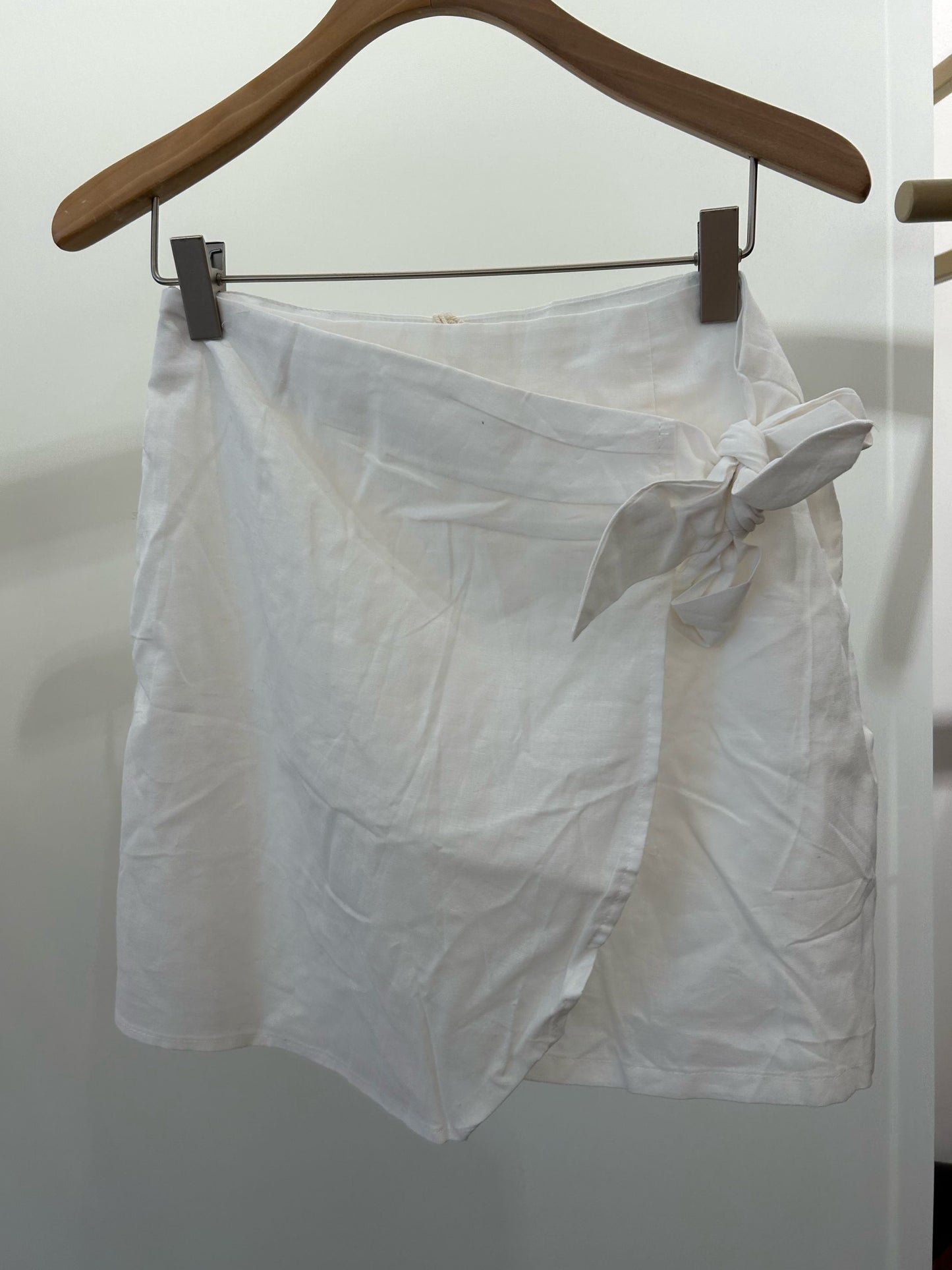 Katy white wrap short skirt