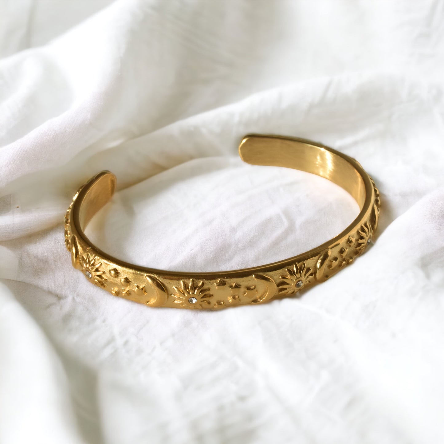 Luna 18K Gold Bangle