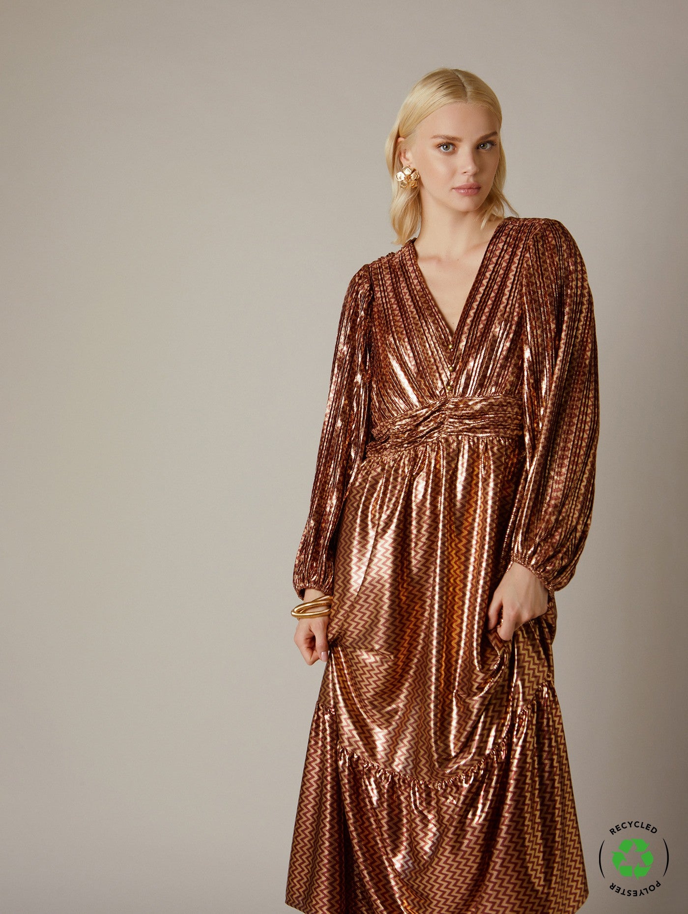 Balloon sleeve shimmering midi dress