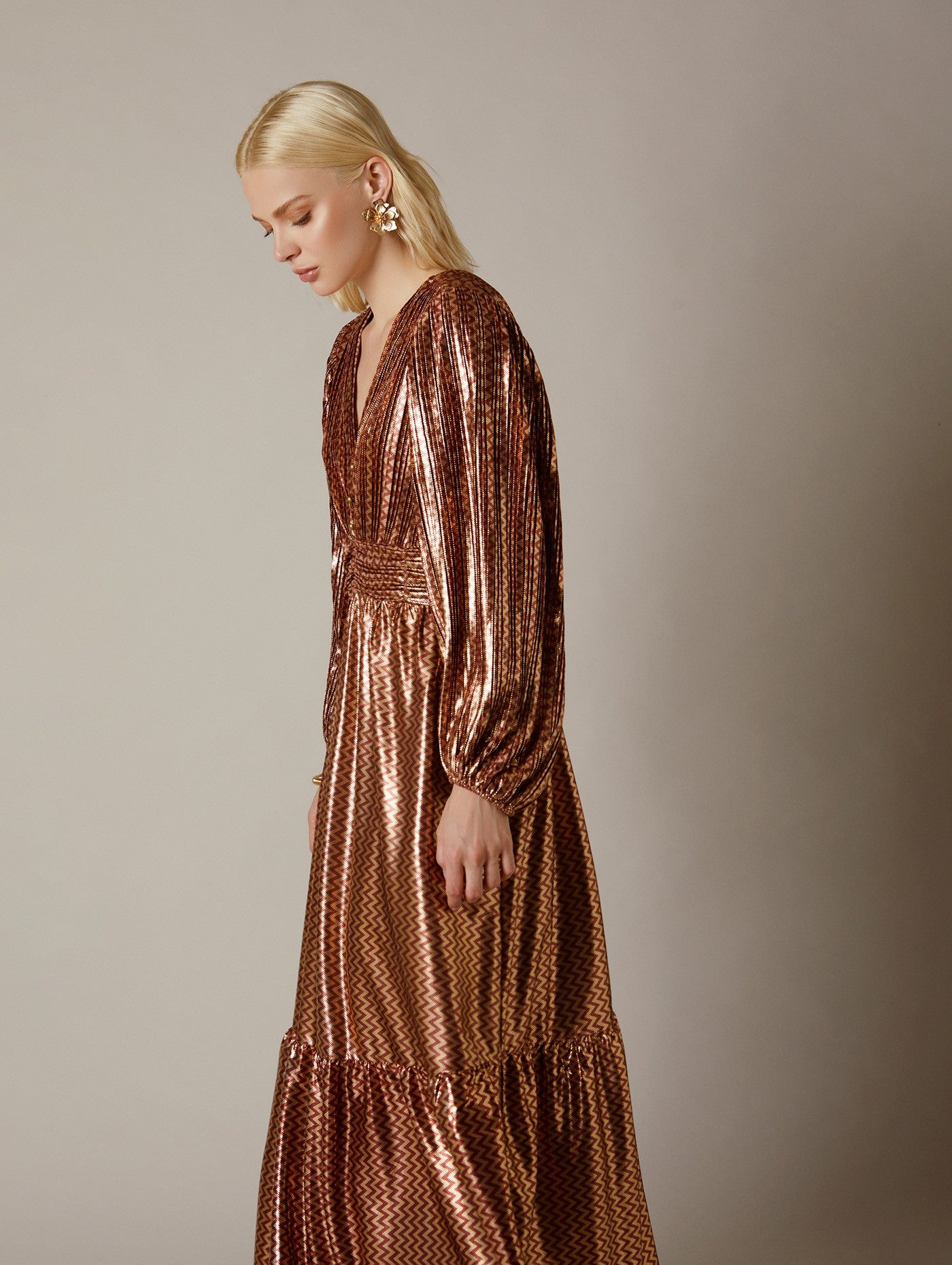 Balloon sleeve shimmering midi dress