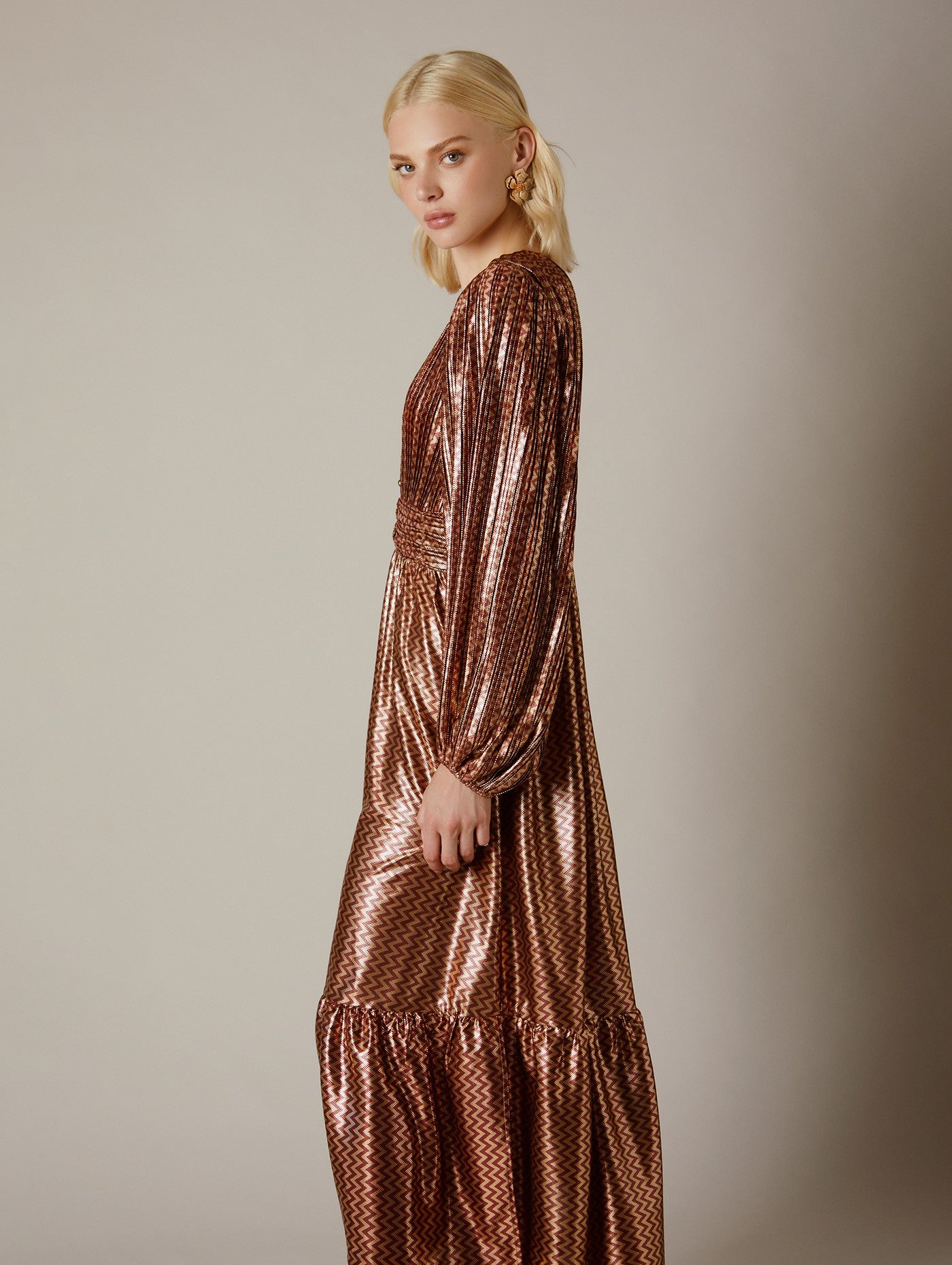 Balloon sleeve shimmering midi dress