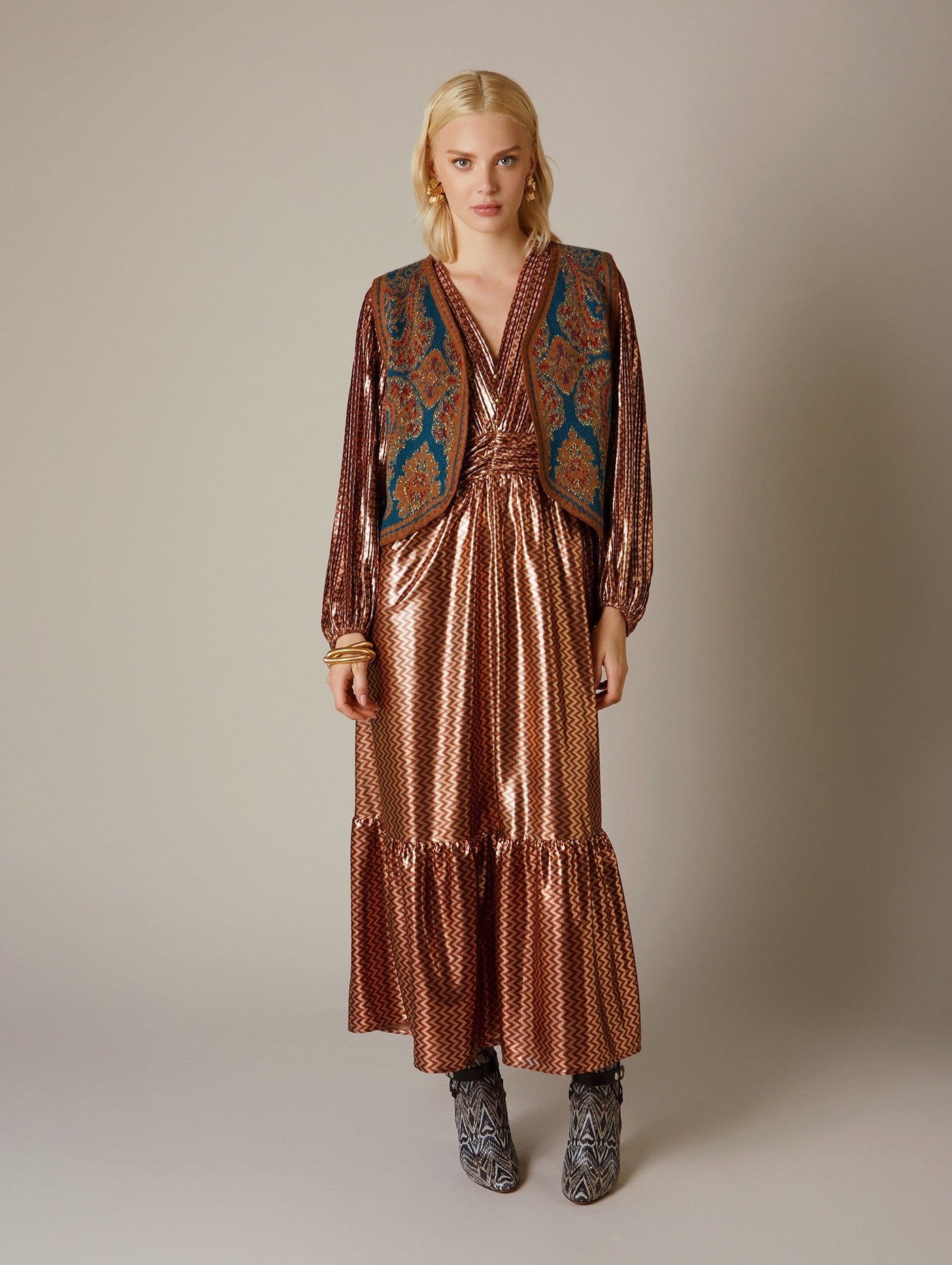 Balloon sleeve shimmering midi dress