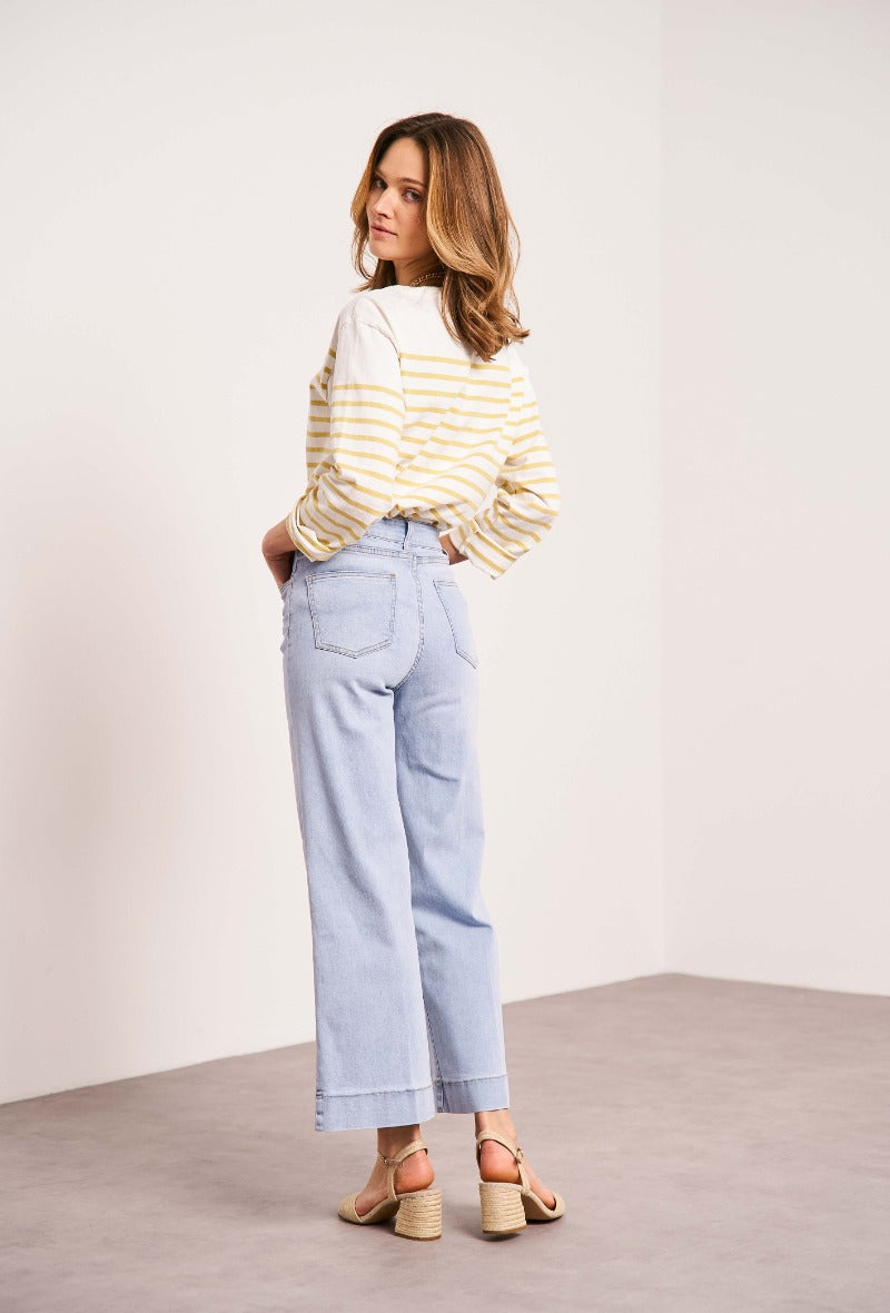 Wide leg acid wash blue jeans