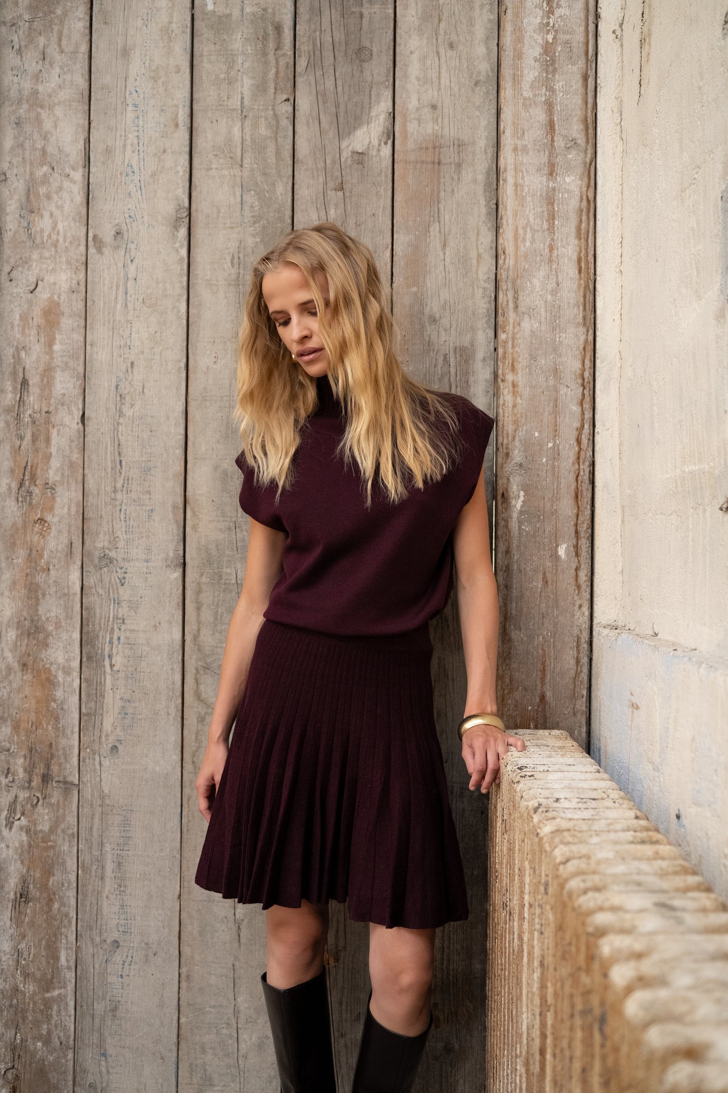 Isabelle burgundy mid pleated skirt