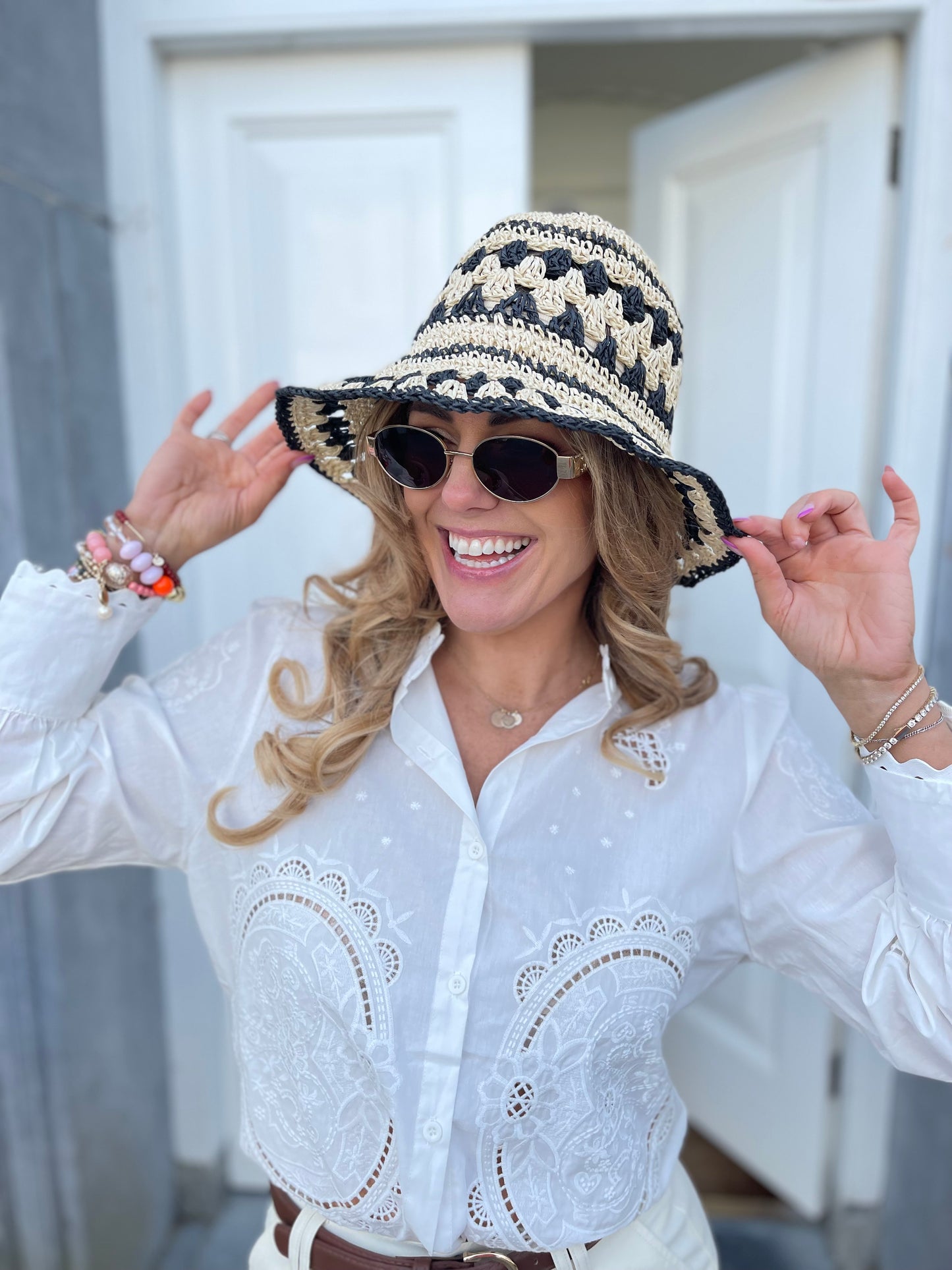 Black stripe straw bucket hat
