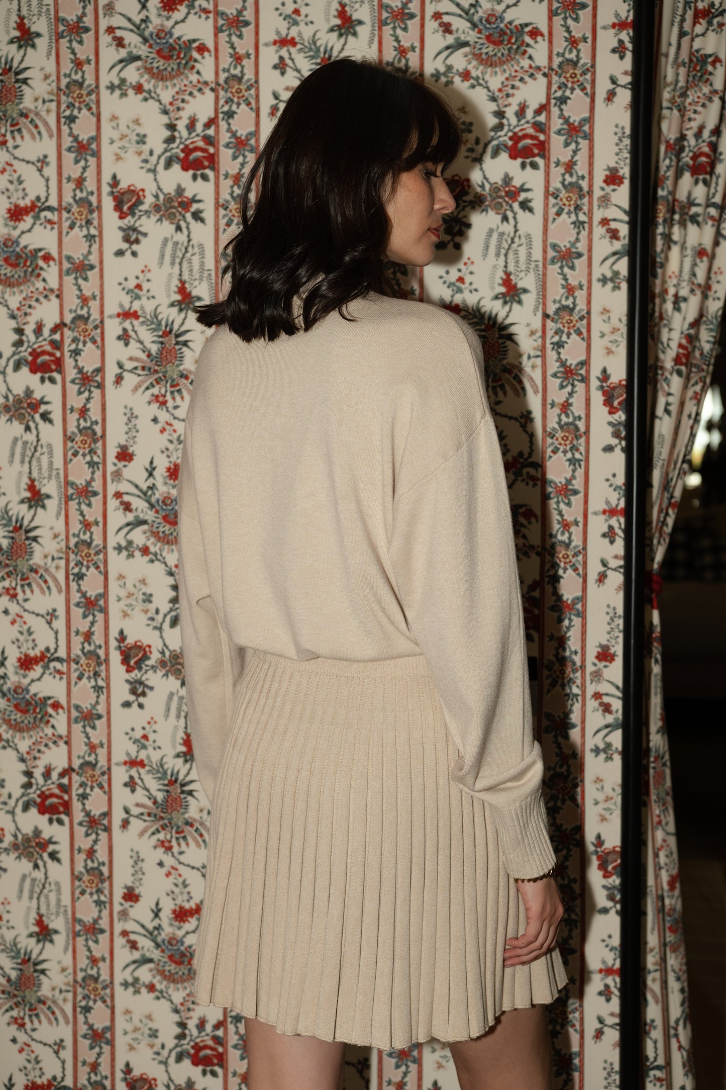 Elise beige short pleated skirt