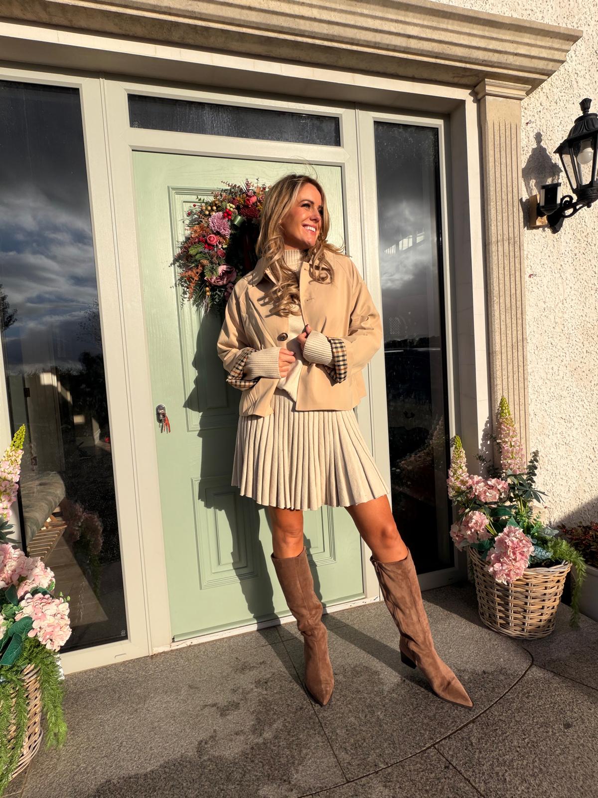Elise beige short pleated skirt