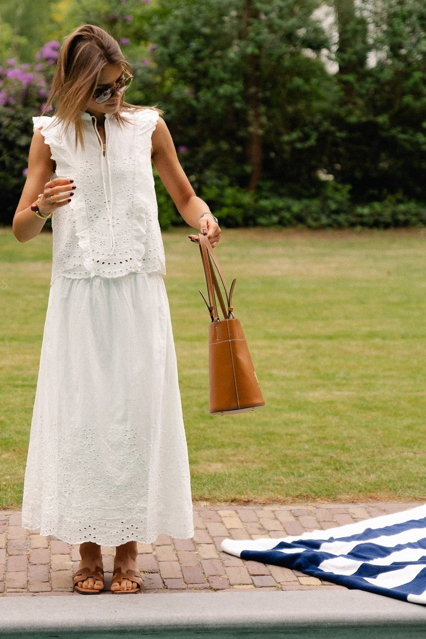 YAS star white sleeveless embroidered blouse