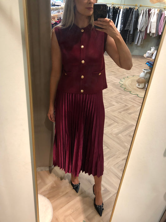 SELENA burgundy pleated skirt
