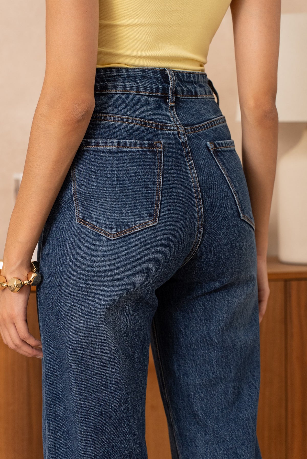 Bella barrel leg mid blue jeans