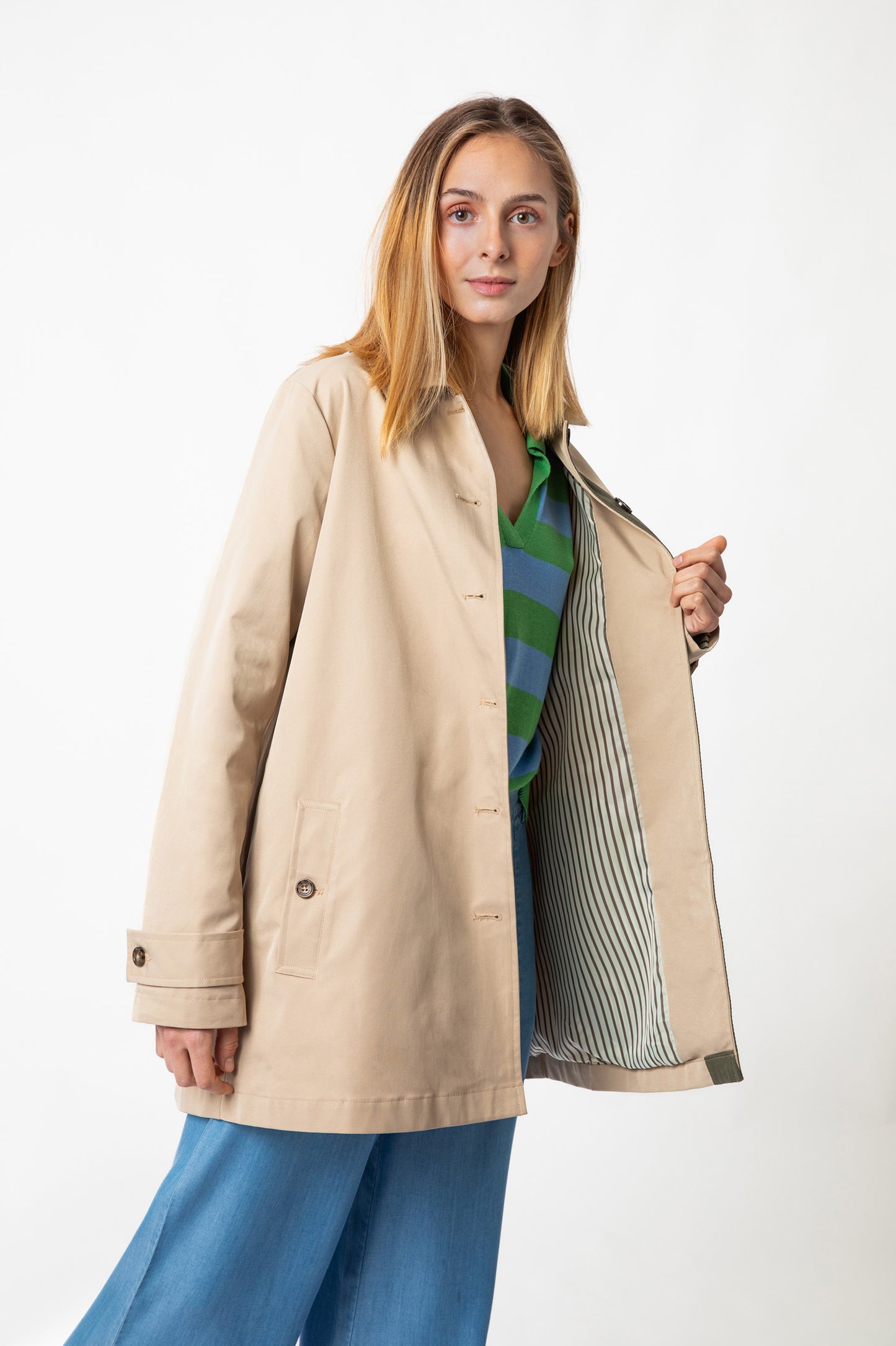 Short tench-coat with khaki lapel