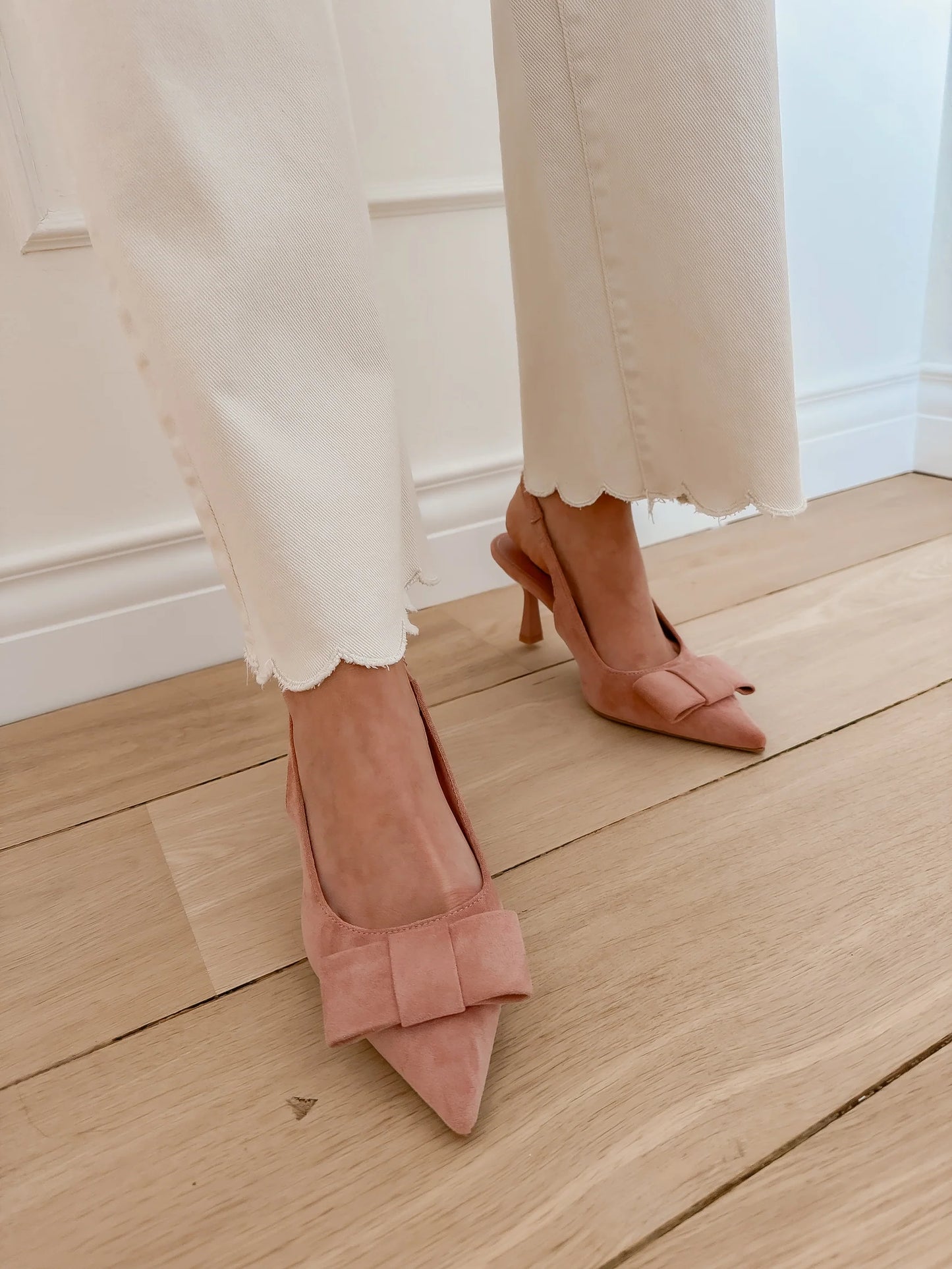 Pink bow mid heel shoes