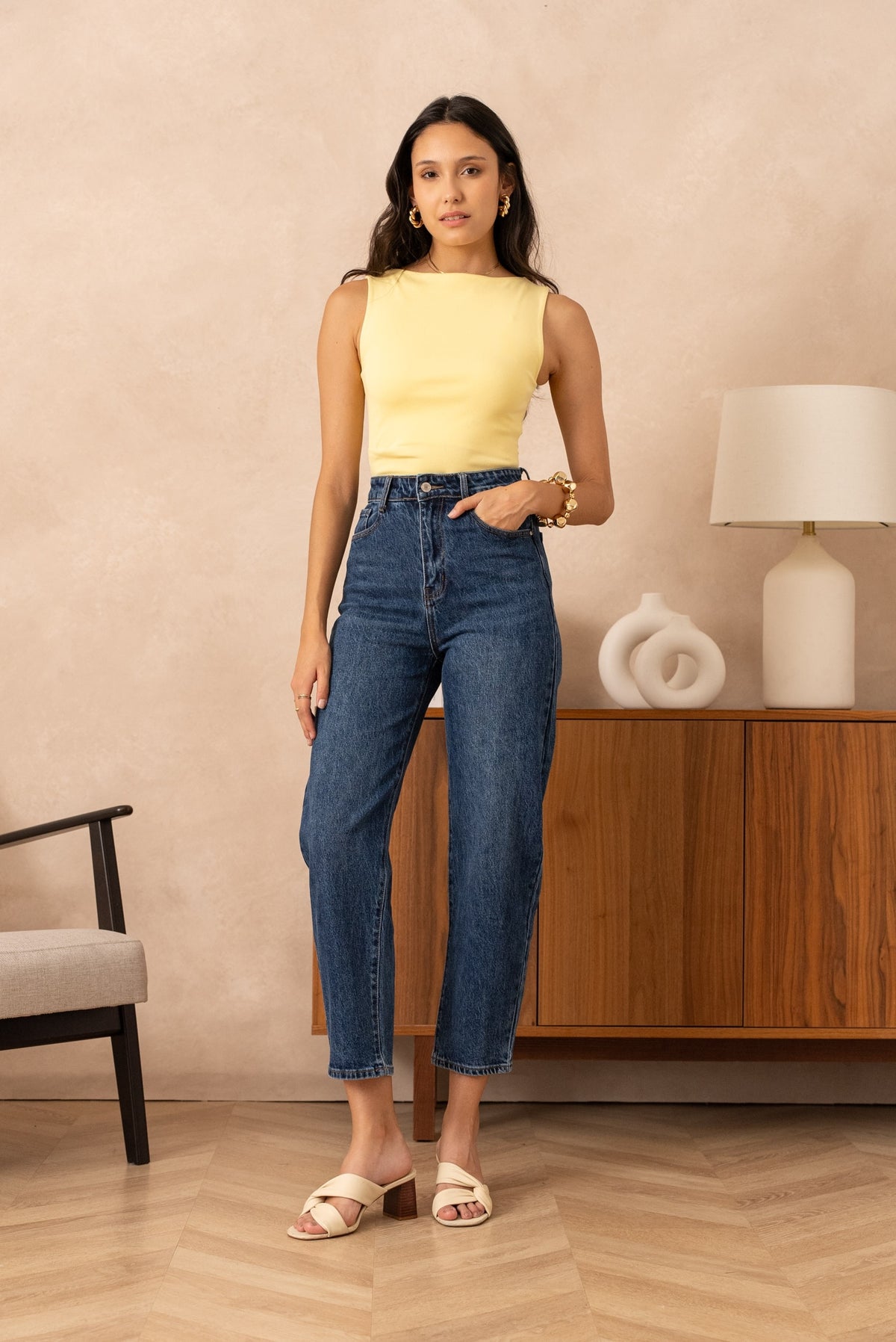 Bella barrel leg mid blue jeans