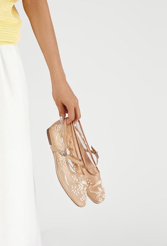 Embroidered mesh pearls pumps