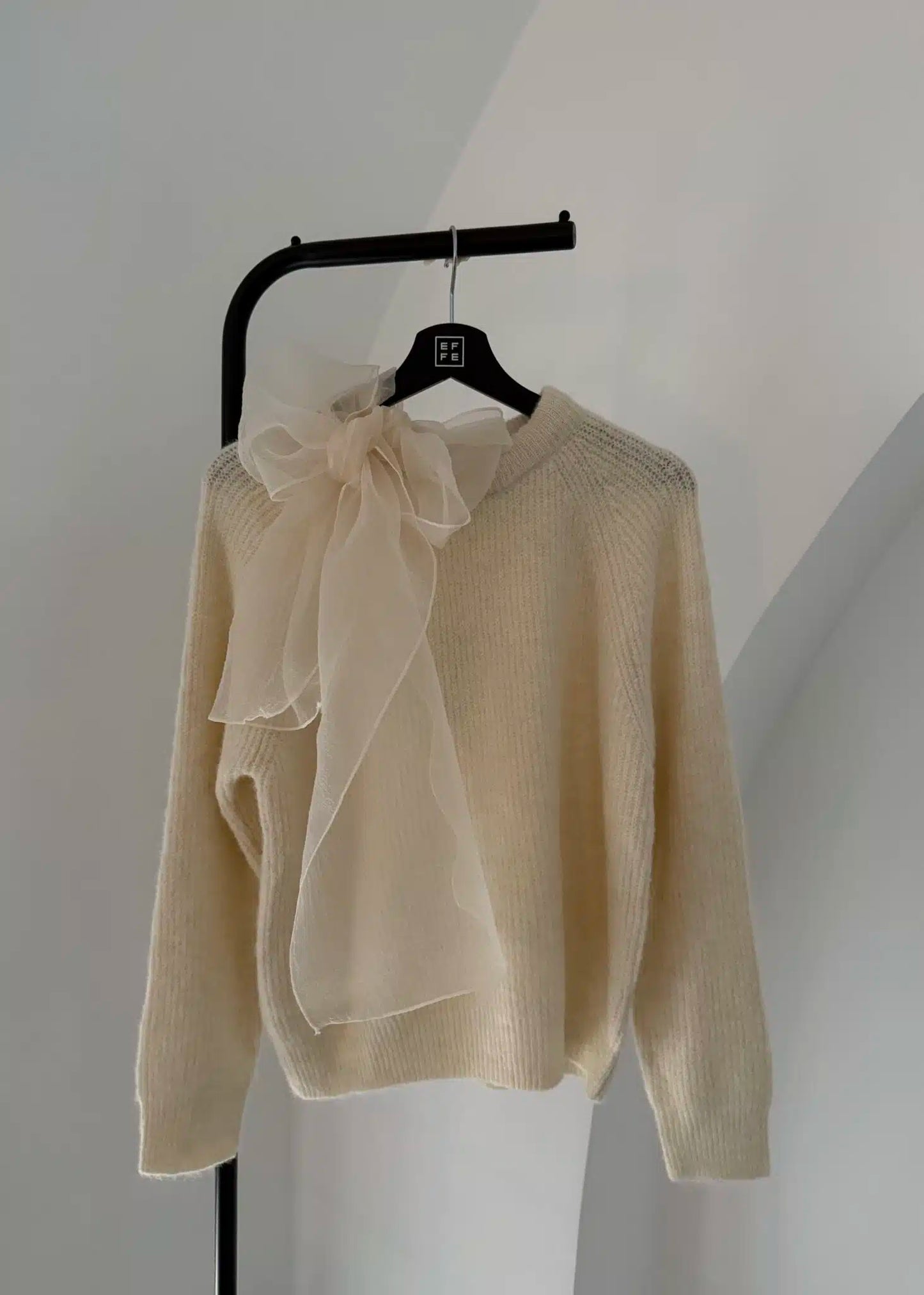 Lydia big bow ecru jumper