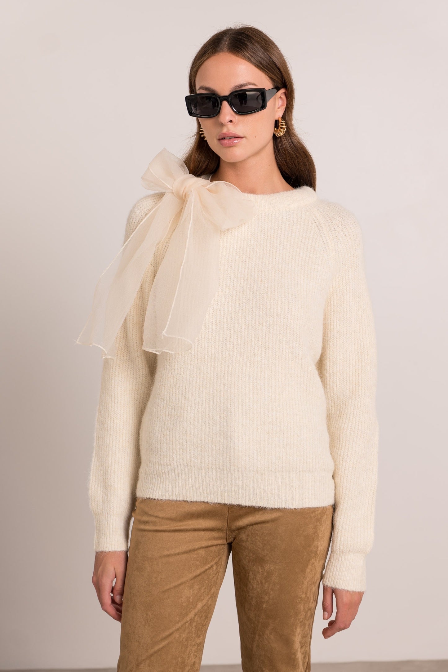 Lydia big bow ecru jumper