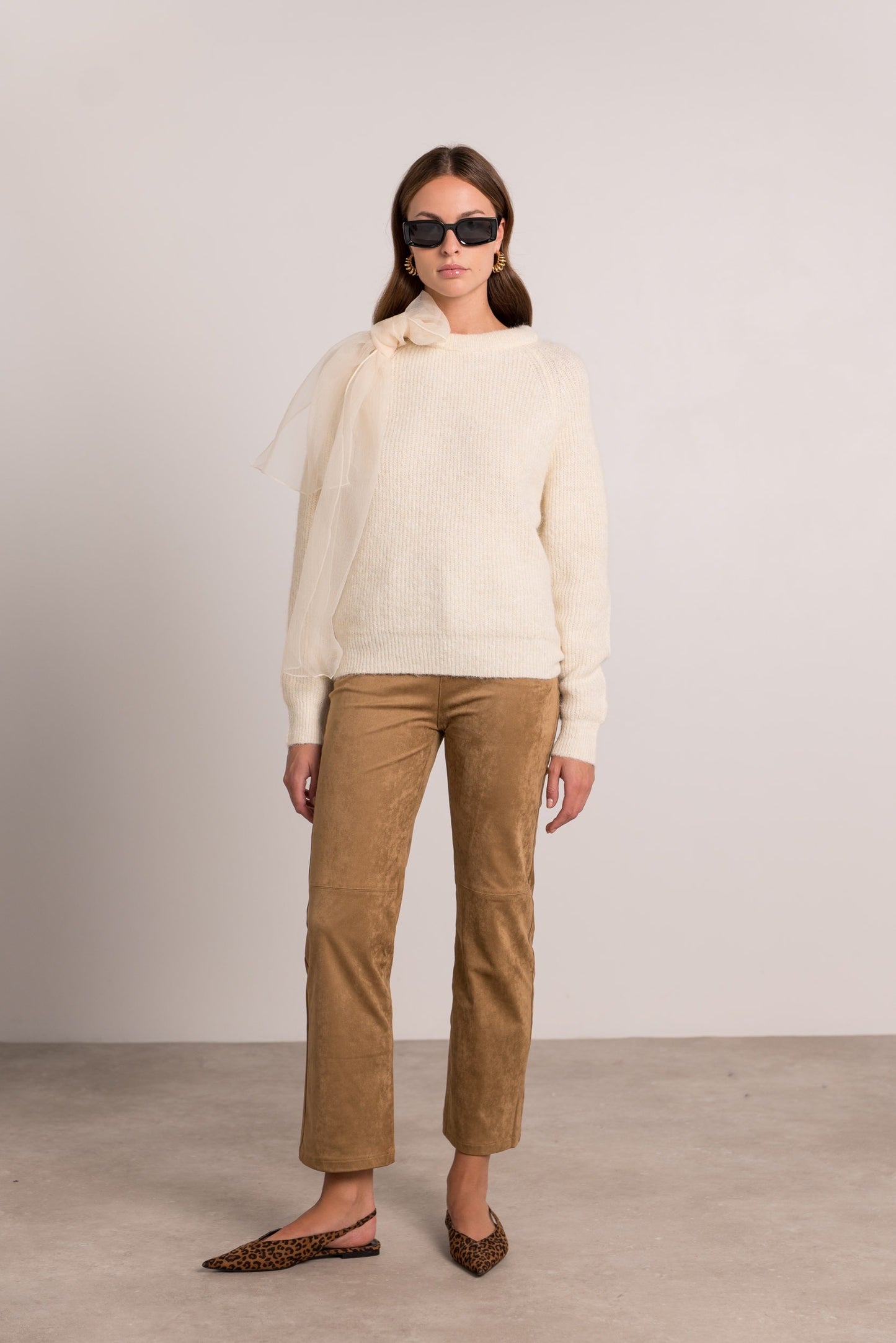 Lydia big bow ecru jumper