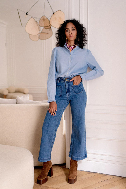 Wide leg blue jeans with gold buttons