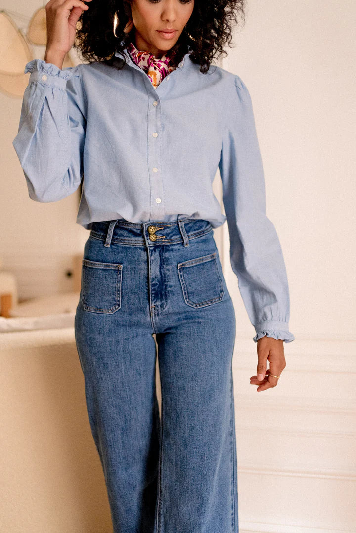 Wide leg blue jeans with gold buttons