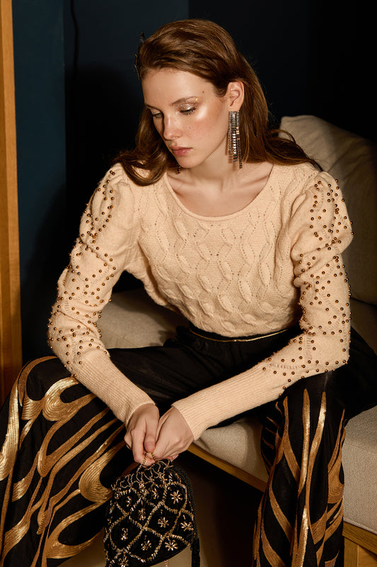 Puffed sleeves knit sweater with pearls detail