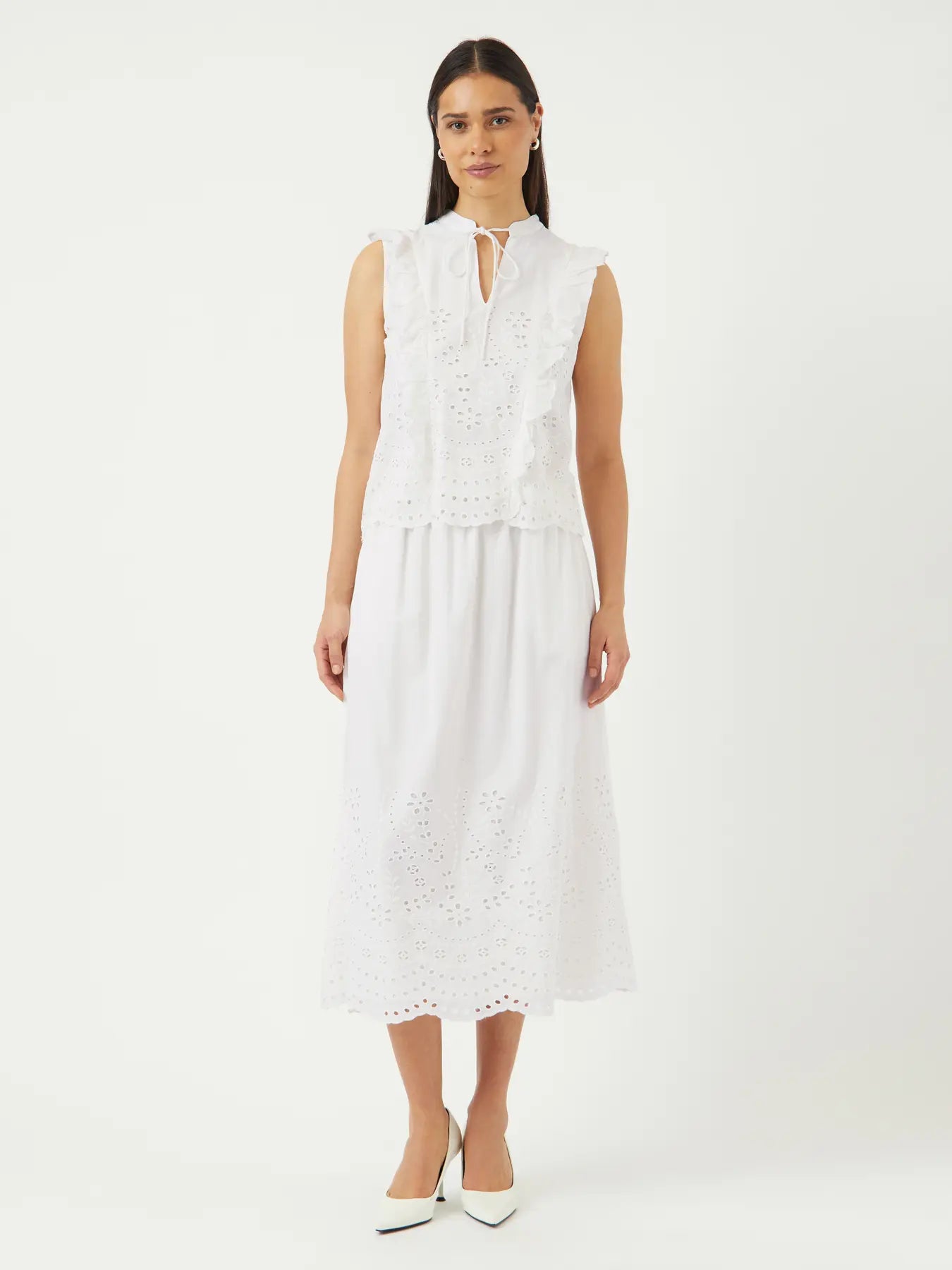 YAS star white sleeveless embroidered blouse