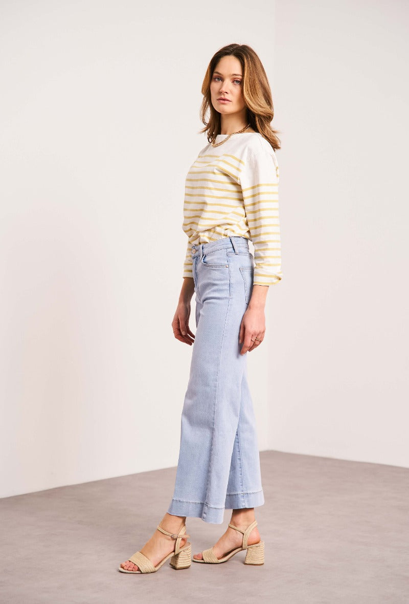 Wide leg acid wash blue jeans