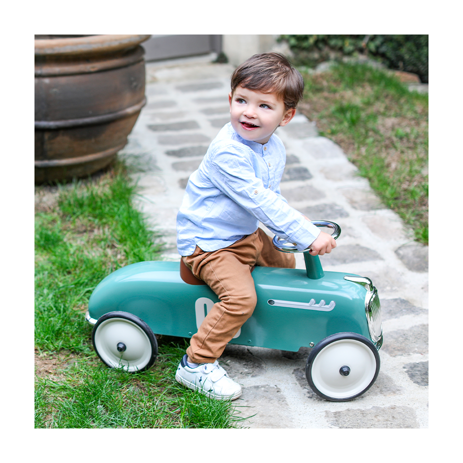 Tender Turquoise Green Roadster Ride on